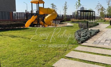 CASA EN RENTA, a 3 MIN. DE LA IBERO, León,Gto; NUEVA, 4 REC, JARDINES, FRACC. CON ALBERCA
