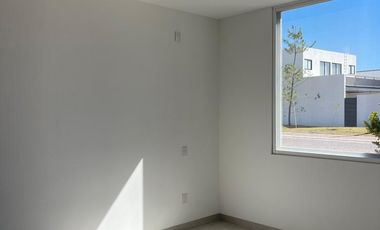 CASA EN RENTA 4 RECAMARAS (UNA EN PLANTA BAJA) AL NORTE DE LEON, GTO