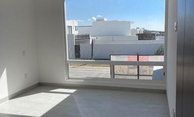 CASA EN RENTA 4 RECAMARAS (UNA EN PLANTA BAJA) AL NORTE DE LEON, GTO