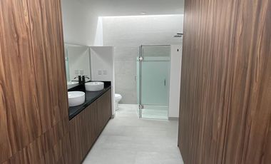 CASA EN RENTA 4 RECAMARAS (UNA EN PLANTA BAJA) AL NORTE DE LEON, GTO