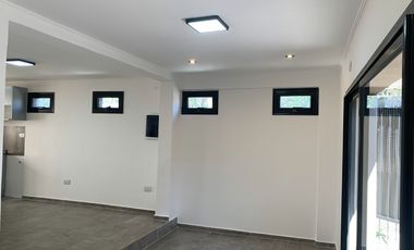 EN VENTA HERMOSA Y COMODA CASA A ESTRENAR