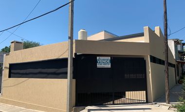 EN VENTA HERMOSA Y COMODA CASA A ESTRENAR