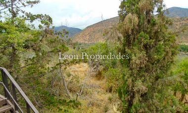 León Propiedades vende parcela con 2 casas en los Canelos, Curacaví