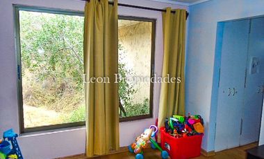 León Propiedades vende parcela con 2 casas en los Canelos, Curacaví