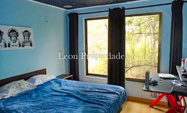 León Propiedades vende parcela con 2 casas en los Canelos, Curacaví