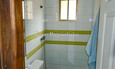 León Propiedades vende parcela con 2 casas en los Canelos, Curacaví