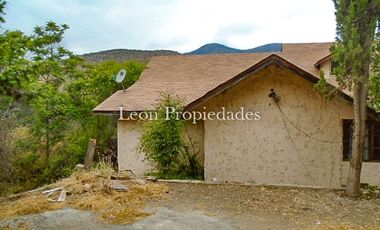 León Propiedades vende parcela con 2 casas en los Canelos, Curacaví