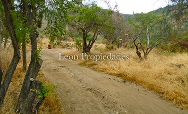 León Propiedades vende parcela con 2 casas en los Canelos, Curacaví