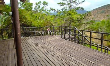 León Propiedades vende parcela con 2 casas en los Canelos, Curacaví