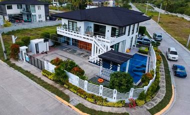 GRAND 2-STOREY, 5-BEDROOM HOUSE WITH POOL & BALCONY FOR SALE IN LAIYA
