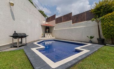 CASA EN VENTA CON ALBERCA Y JARDIN EN CUERNAVACA