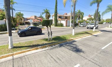 Oportunidad Casa de Remate Bancario !! Ave Naciones Unidas, Zapopan, Jal.