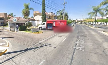 Oportunidad Casa de Remate Bancario !! Ave Naciones Unidas, Zapopan, Jal.