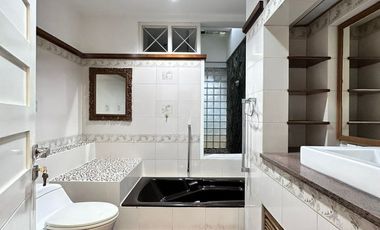 RUMAH SPEKTAKULER di BUKIT GOLF PONDOK INDAH, JAKSEL