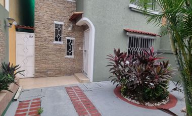 Casa en Alquiler en la Urbanización San Felipe, 3 Habitaciones, 2 Baños, Patio, Garaje, Seguridad, Norte de Guayaquil.