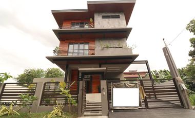 For Sale 3 Storey House and Lot in Woodridge Marikina 3 Bedroom and 3 Toilet and Bath