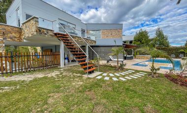 PR17252 Arriendo de casa amoblada en Alto del Escobero