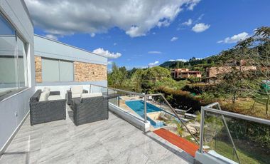 PR17252 Arriendo de casa amoblada en Alto del Escobero