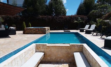 PR17252 Arriendo de casa amoblada en Alto del Escobero