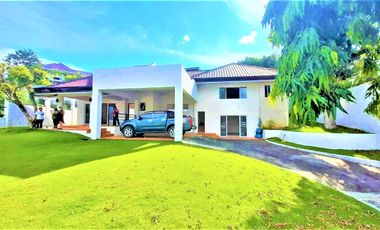 4 Bedroom House With Swimming Pool in Sunny Hills Subdivision Talamban Cebu