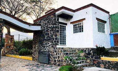 CASA EN VENTA, 1,774.84M2 CON ALBERCA EN TLAYACAPAN MORELOS