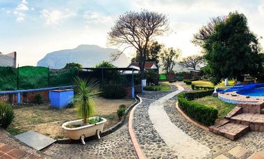 CASA EN VENTA, 1,774.84M2 CON ALBERCA EN TLAYACAPAN MORELOS