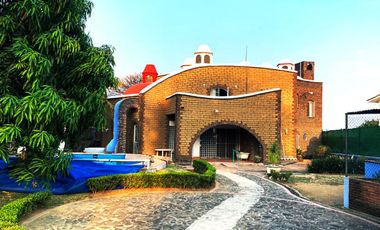 CASA EN VENTA, 1,774.84M2 CON ALBERCA EN TLAYACAPAN MORELOS