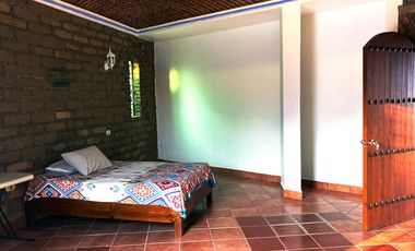CASA EN VENTA, 1,774.84M2 CON ALBERCA EN TLAYACAPAN MORELOS