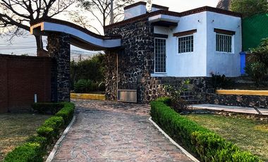 CASA EN VENTA, 1,774.84M2 CON ALBERCA EN TLAYACAPAN MORELOS