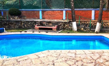 CASA EN VENTA, 1,774.84M2 CON ALBERCA EN TLAYACAPAN MORELOS