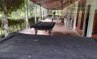 EN EL CARMEN DE ÁPICALA TOLIMA permitamos hermosa casa campestre.