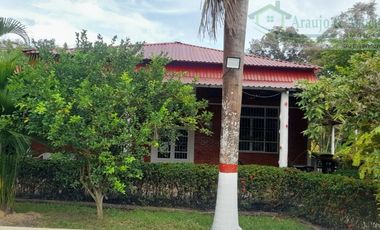 EN EL CARMEN DE ÁPICALA TOLIMA permitamos hermosa casa campestre.