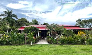 EN EL CARMEN DE ÁPICALA TOLIMA permitamos hermosa casa campestre.