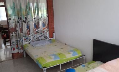 EN EL CARMEN DE ÁPICALA TOLIMA permitamos hermosa casa campestre.