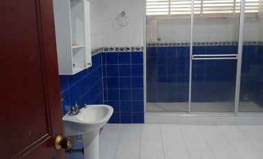 EN EL CARMEN DE ÁPICALA TOLIMA permitamos hermosa casa campestre.