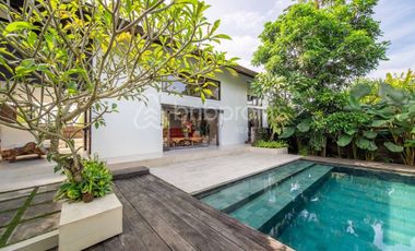 Modern Elegance Meets Balinese Bliss, A Luxurious 4 Bedroom Villa in Ubud