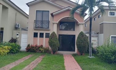 Casa de alquiler amoblada en la Urb. Ciudad Celeste, Samborondón