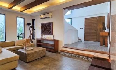 Spacious 6 Bedrooms House with Pool in Uphill Royale Cebu