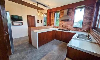Spacious 6 Bedrooms House with Pool in Uphill Royale Cebu