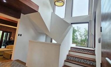 Spacious 6 Bedrooms House with Pool in Uphill Royale Cebu