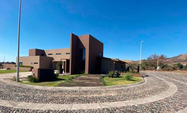 Casa en Venta en Coto de Lujo en Tres Rios con Amenidades, Carretera a Nogales Zapopan.