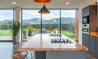 Venta Casa, Tenjo, amplia 1 piso, 4 habitaciones, 5 baños.
