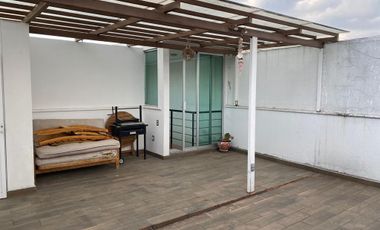 Bonito departamento amueblado con balcones y vista verde en Portales