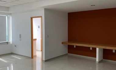 Renta de oficina acondicionada (10,11) en corporativo A+