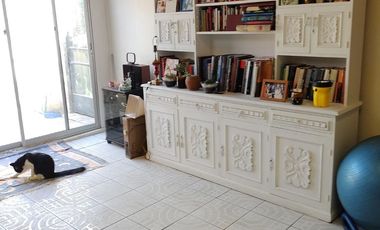 Se Vende Casa De Dos Pisos En Ciudad De Quillota $110.000.000   construidos 140.M. Dor 2 baños 2, casa esquina