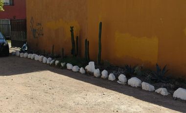 Se Vende Casa De Dos Pisos En Ciudad De Quillota $110.000.000   construidos 140.M. Dor 2 baños 2, casa esquina