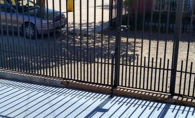 Se Vende Casa De Dos Pisos En Ciudad De Quillota $110.000.000   construidos 140.M. Dor 2 baños 2, casa esquina