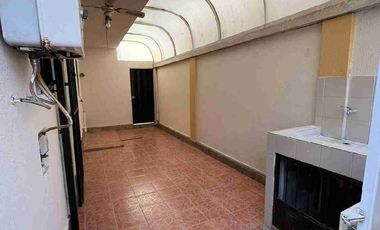 Casa en alquiler tres dormitorios sala de estar en Vía a la Costa