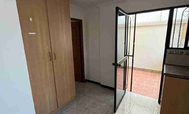 Casa en alquiler tres dormitorios sala de estar en Vía a la Costa