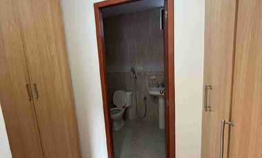 Casa en alquiler tres dormitorios sala de estar en Vía a la Costa